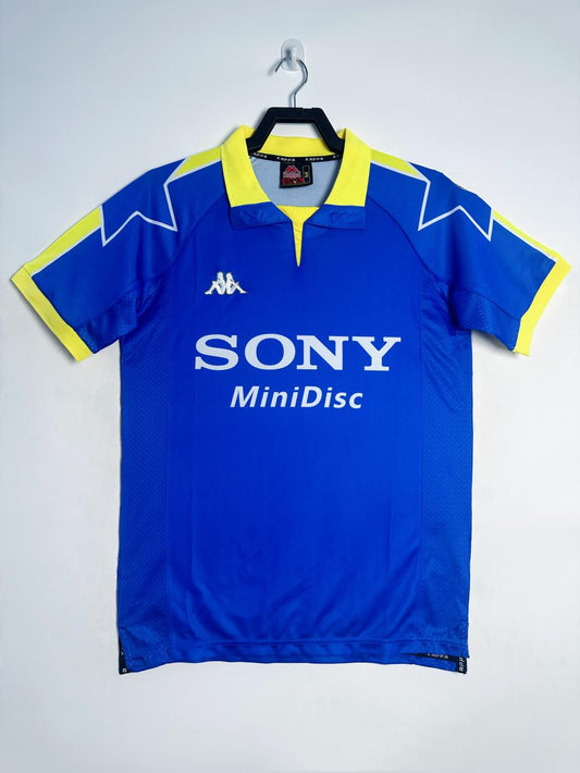 Juventus 1997/99 Away Retro Jersey - front view