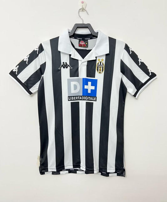 Juventus 1999/00 Home Retro Jersey - front view