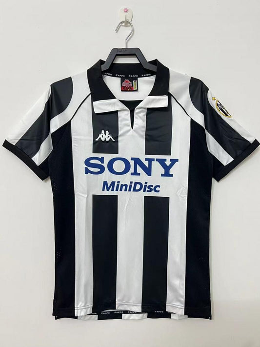 Juventus 1997/98 Home Retro Jersey - front view