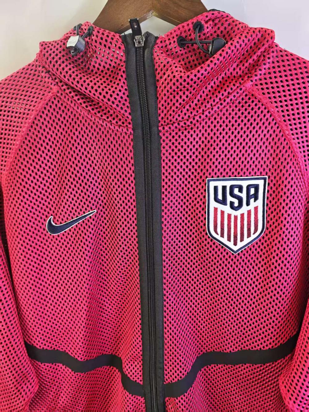 United States 2026 Reversible Walkout Top - Red/Black (247951840) - detail view