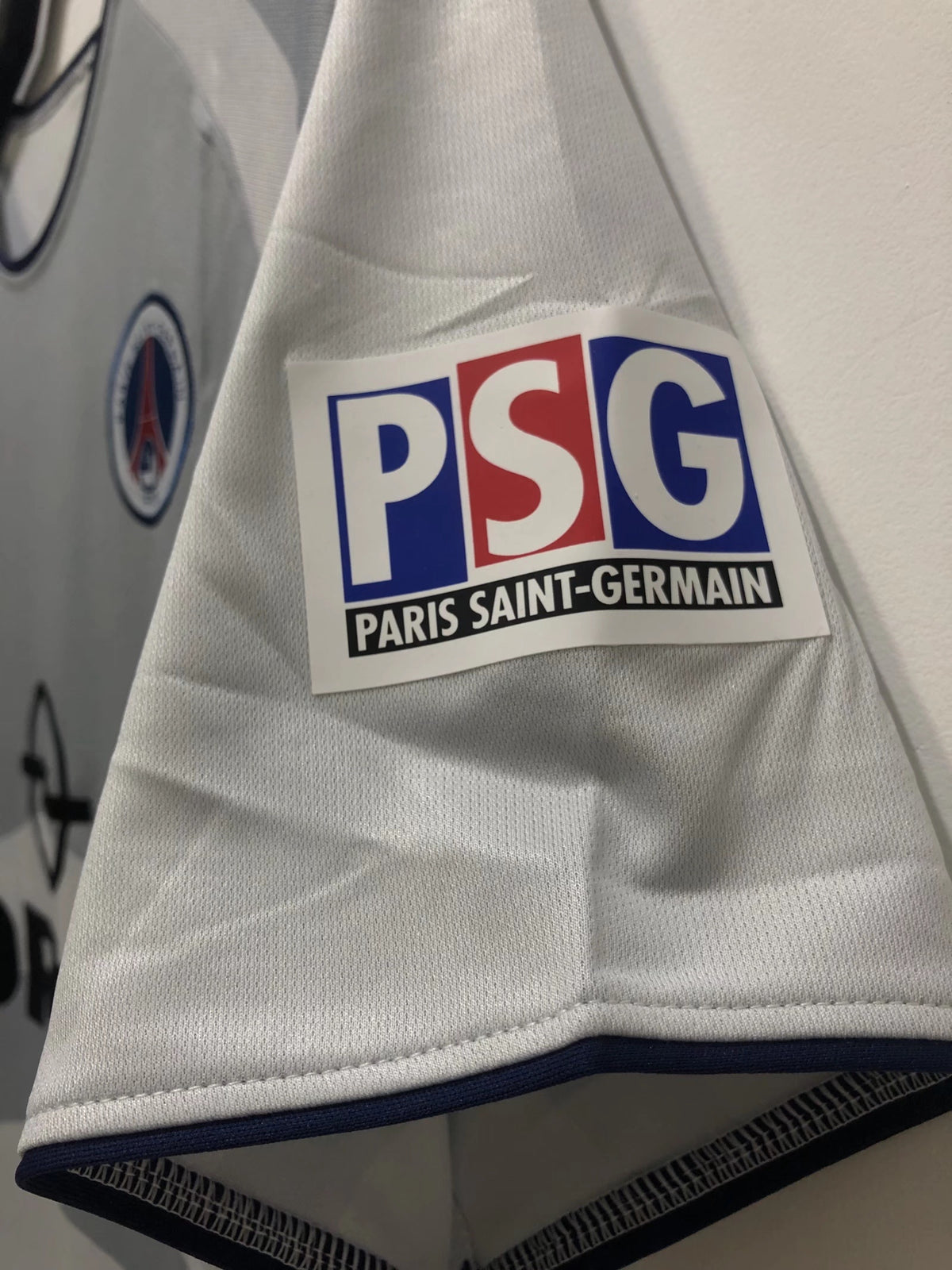 Paris Saint-Germain 2001/02 Away Retro Jersey - detail view
