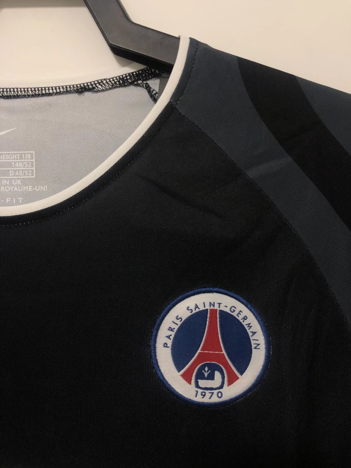 Paris Saint-Germain 2001/02 Third Retro Jersey - detail view