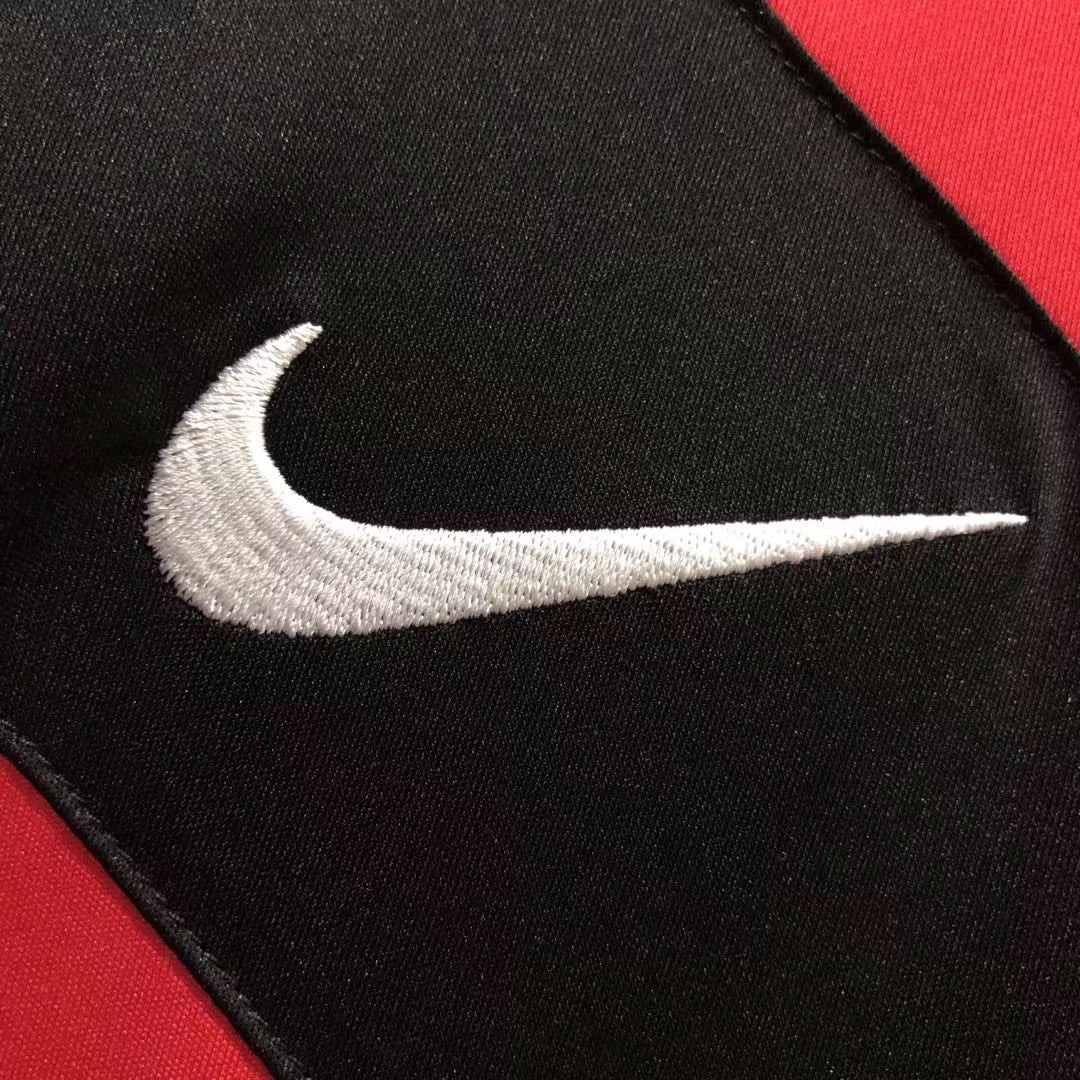 Manchester United 2010 Home Long Sleeve Retro Jersey - detail view